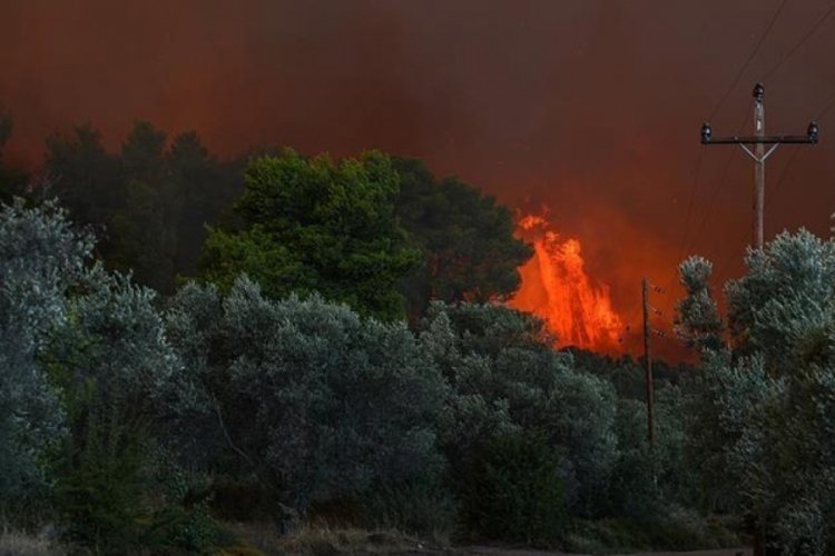 Yunanistan'da korkutan teori! Yangınlar aylarca s&uuml;rebilir