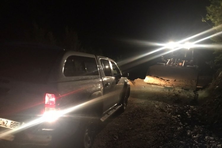 Artvin'de heyelan sebebiyle mahsur kalan 21 kişi kurtarıldı