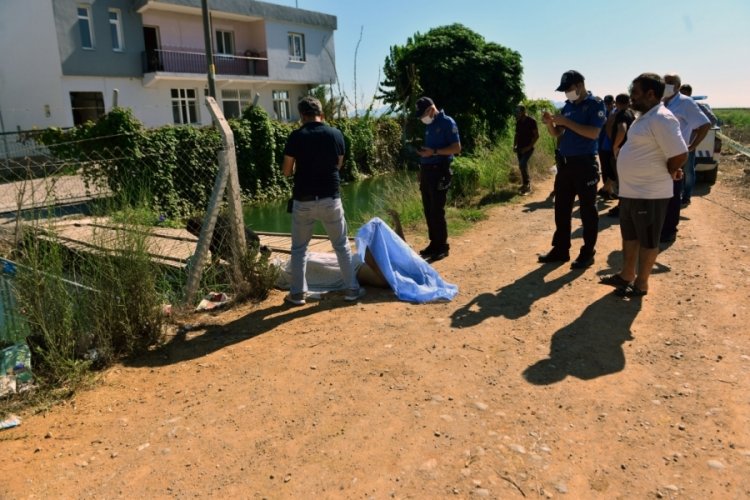 Adana'da sulama kanalında &ccedil;ıplak erkek cesedi bulundu