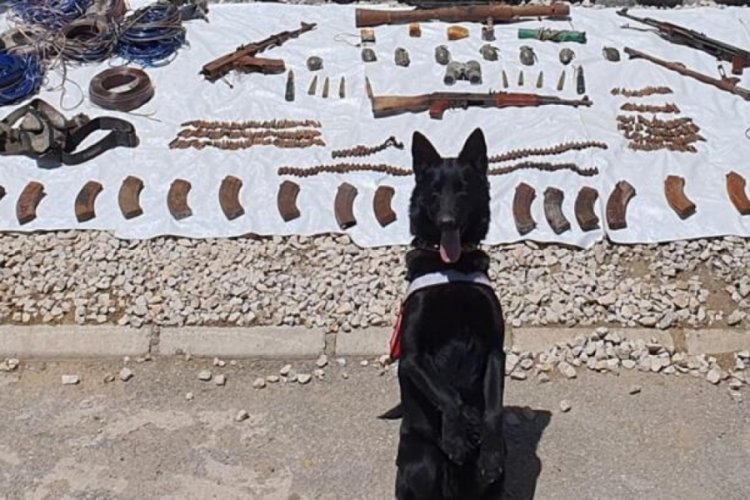 Hakkari'de ter&ouml;ristlere ait &ccedil;ok sayıda silah ve m&uuml;himmat ele ge&ccedil;irildi!