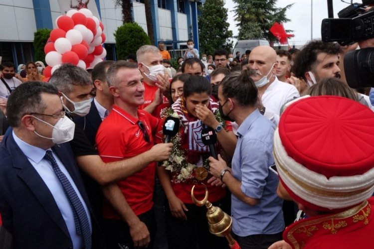 Olimpiyat şampiyonu S&uuml;rmeneli'ye memleketinden b&uuml;y&uuml;k karşılama!