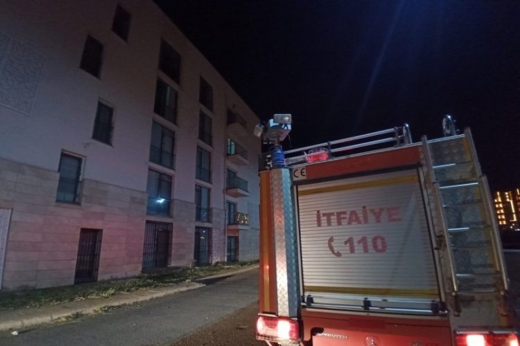 Evini ateşe verip kapıyı kilitleyip gitti