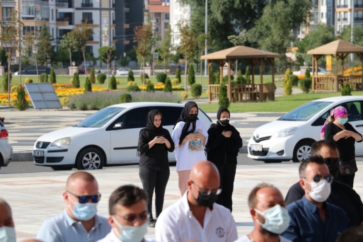 Polis memurunun &ouml;ld&uuml;rd&uuml;ğ&uuml; aile toprağa verildi