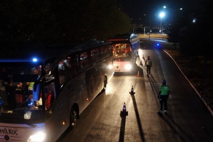 Bursa'da yolcu otob&uuml;slerine sıkı denetim gece de devam ediyor