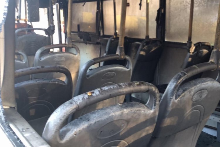 İstanbul'da İETT şof&ouml;r&uuml; faciayı &ouml;nledi! Midib&uuml;s k&uuml;le d&ouml;nd&uuml;