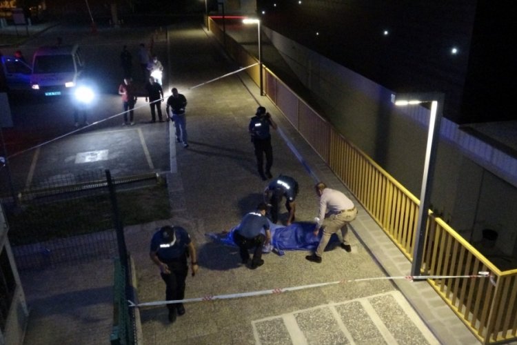 Bursa'da parkta &ouml;l&uuml; olarak bulunan şahıs intihar etmiş