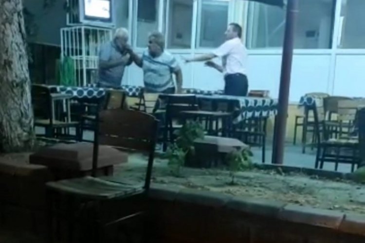 İYİ Partili eski başkanın engelli şahsı d&ouml;vd&uuml;ğ&uuml; g&ouml;r&uuml;nt&uuml;ler ortaya &ccedil;ıktı