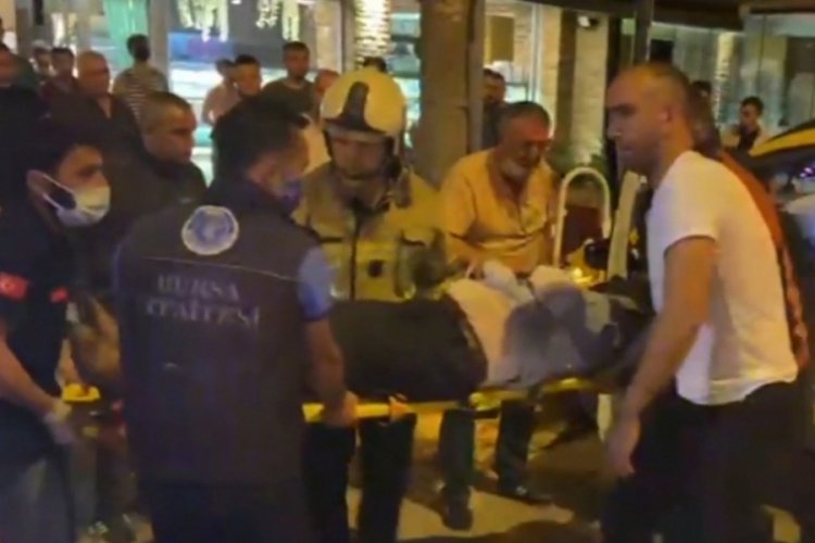 Bursa'da gurbet&ccedil;inin otomobiliyle ticari taksi b&ouml;yle &ccedil;arpıştı