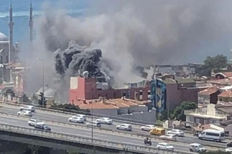 İstanbul Ortak&ouml;y'de otel yangını