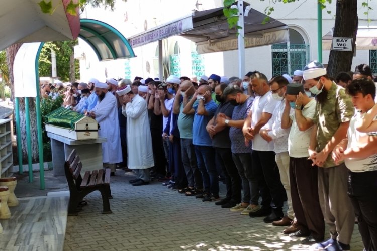 Bursa'da dokunduğu direkten akıma kapılıp vefat eden gen&ccedil; son yolcuğuna uğurlandı