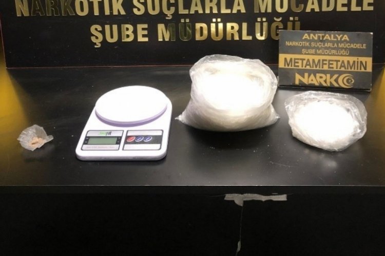 Antalya'da narkotik polisi uyuşturucu tacirlerine ge&ccedil;it vermedi