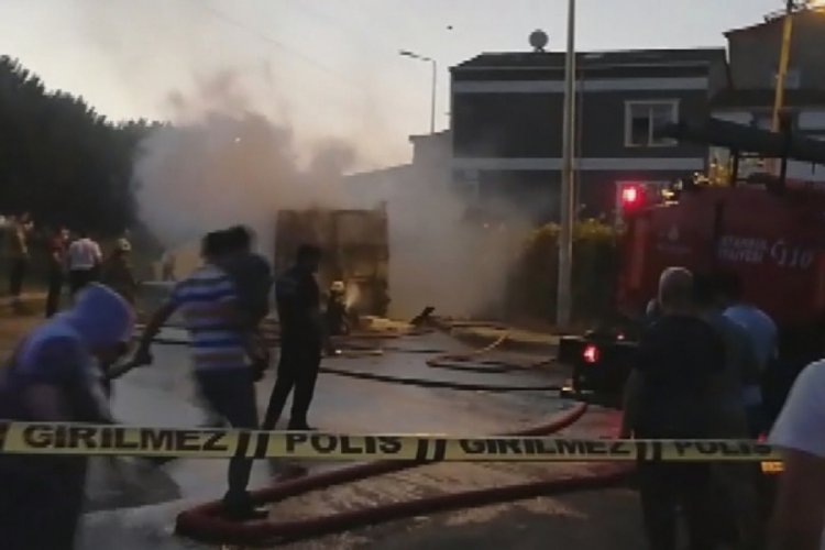 İstanbul'da halk otob&uuml;s&uuml; cayır cayır yandı