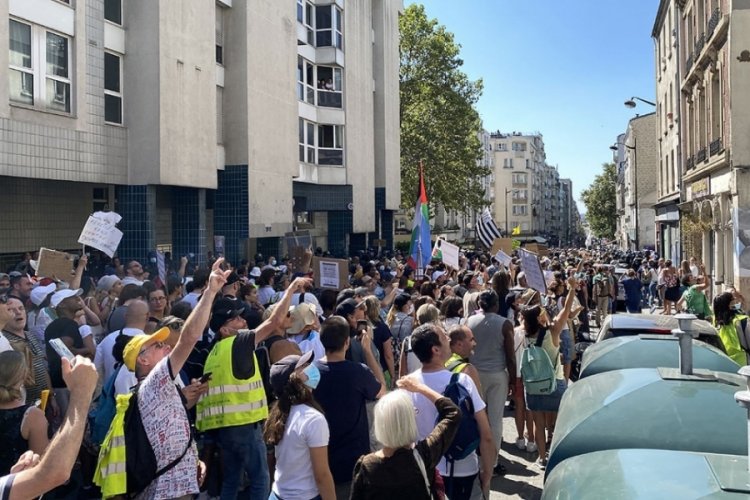 Fransa'da Kovid-19 ile m&uuml;cadele karşıtı protestolara karşı polis m&uuml;dahale etti