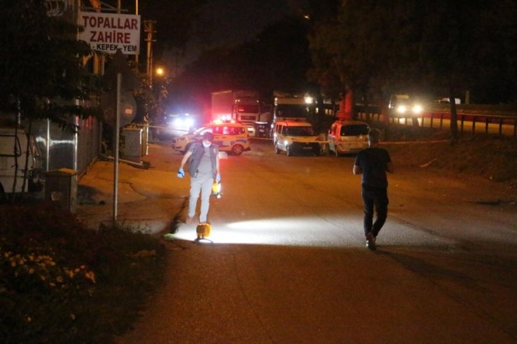 Kocaeli'de ş&uuml;pheli şahıslar pompalı t&uuml;feği yol kenarına atarak ka&ccedil;tılar