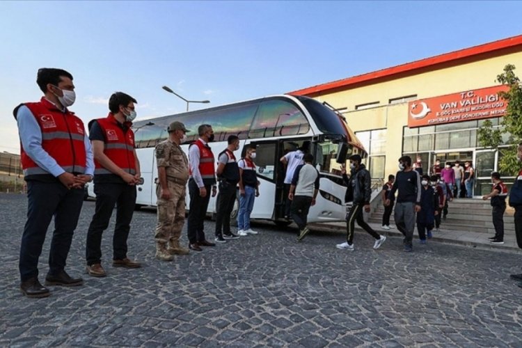 Van'da g&ouml;&ccedil;men ka&ccedil;ak&ccedil;ıları sınır dışı ediliyor!