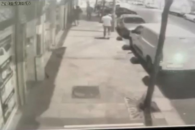 İstanbul'da kaldırımda y&uuml;r&uuml;yen şahıs silahlı saldırıya uğradı