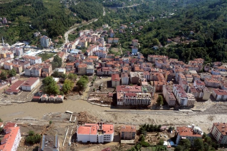 Sel b&ouml;lgesinde yıkılan bir binanın m&uuml;teahhidi hakkında g&ouml;zaltı kararı