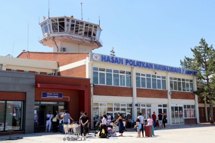 T&uuml;rkiye'nin tek &uuml;niversite havalimanı yılda 100 bin yolcu ağırlıyor