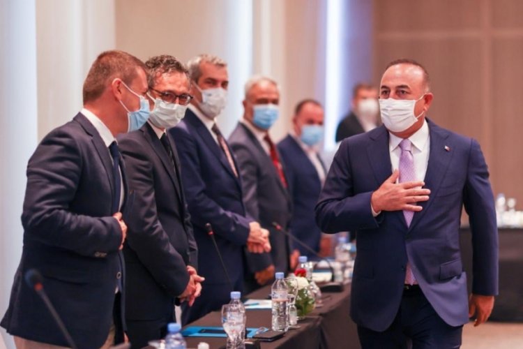 Bakan &Ccedil;avuşoğlu, Cezayir'de T&uuml;rk iş insanlarıyla bir araya geldi