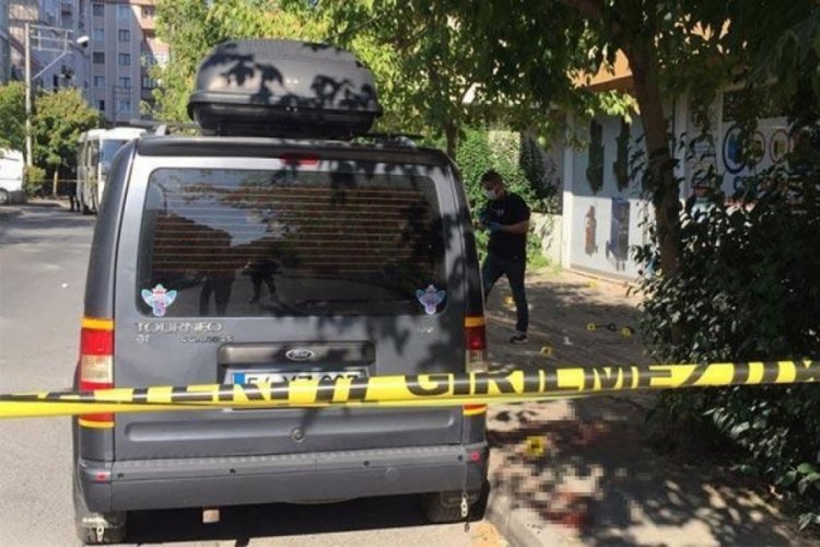 Kocaeli'de anne ile oğlu, komşularına dehşeti yaşattı!
