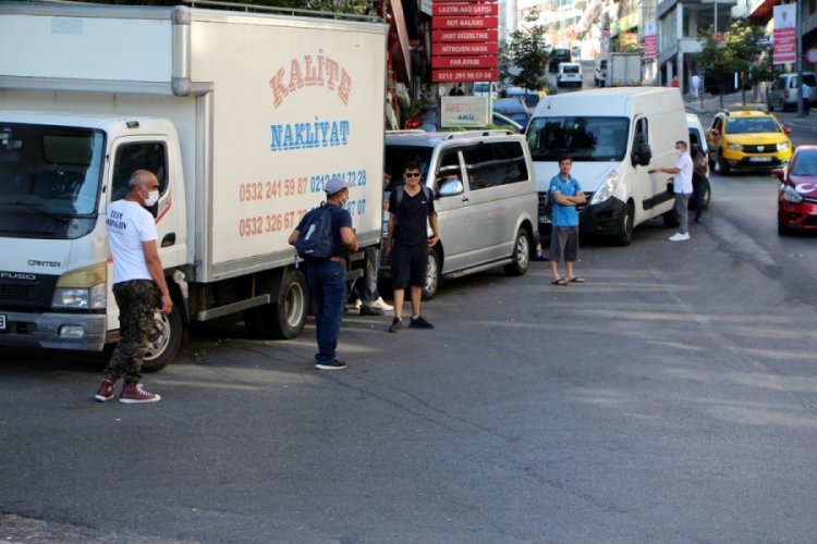 İstanbul Kağıthane'de g&ouml;&ccedil;men iş&ccedil;i pazarı!