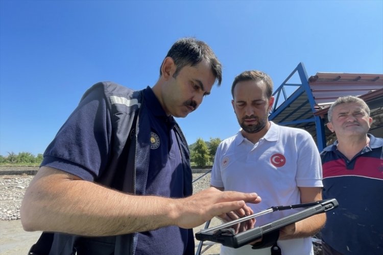 Bakan Murat Kurum, selden etkilenen b&ouml;lgelerde incelemelerde bulundu