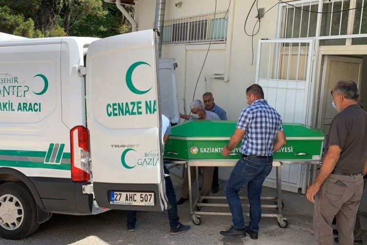 Gaziantep'te otomobilin &ccedil;arptığı TIR şof&ouml;r&uuml; &ouml;ld&uuml;