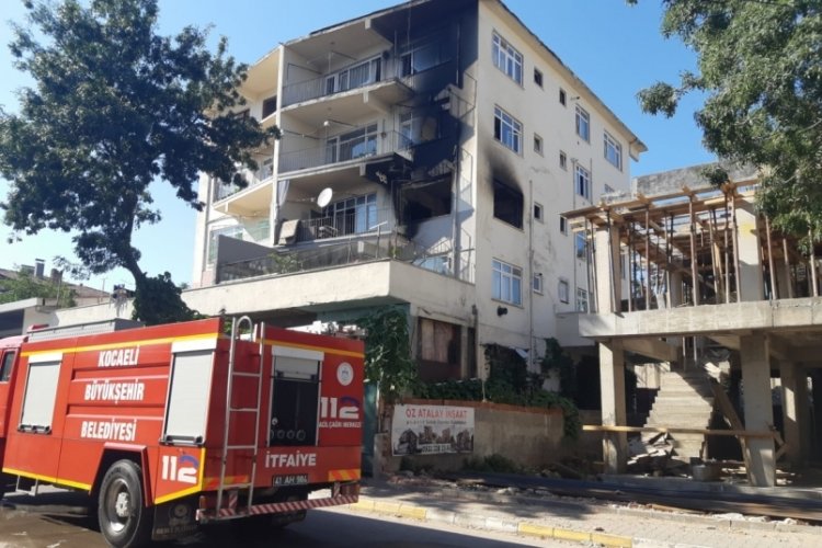 Kocaeli'de 4 katlı binada yangın meydana geldi