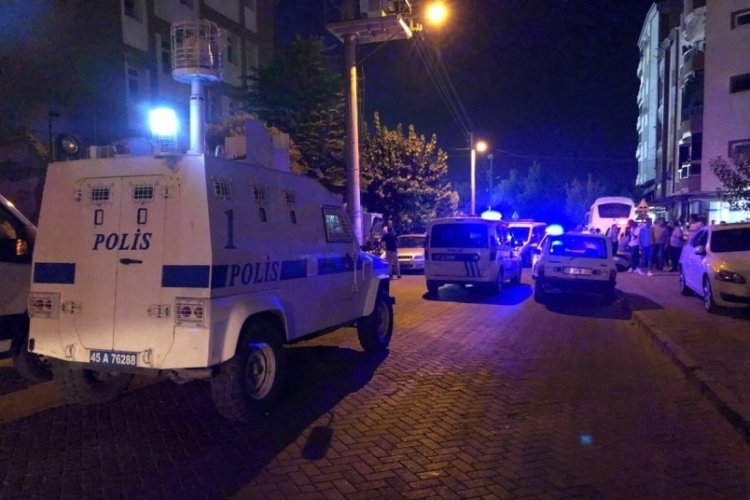 Manisa'da polisin bı&ccedil;aklandığı komşu kavgasına 3 g&ouml;zaltı daha!