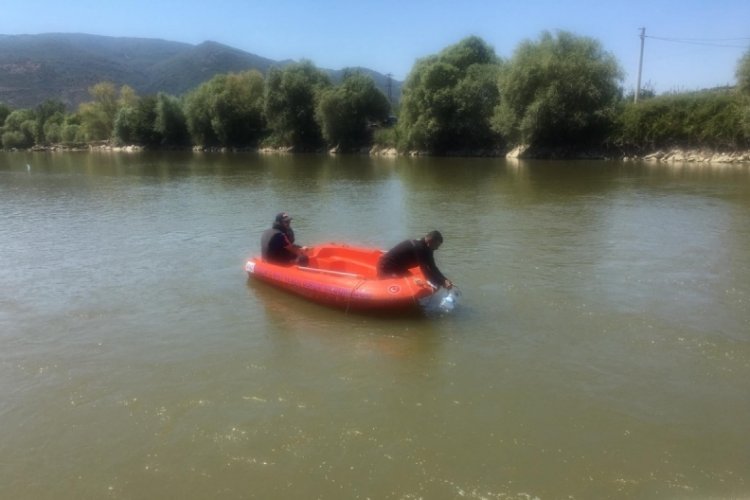 Sakarya Nehri'nde kaybolan gen&ccedil; 2 g&uuml;nd&uuml;r aranıyor