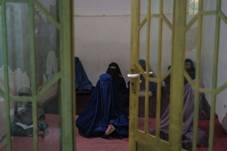Taliban'ın tehdidi altındaki kadınlar: 'Bizi &ouml;ld&uuml;rmeye geliyorlar'