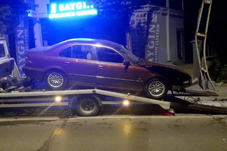 İstanbul'da alkoll&uuml; s&uuml;r&uuml;c&uuml; dehşet sa&ccedil;tı: 2 yaralı