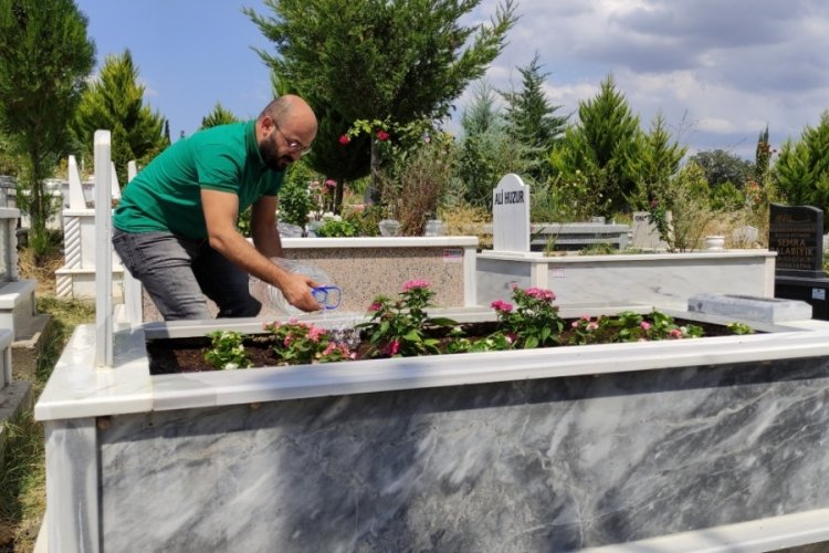 Bursa'da online mezar bakım hizmeti işine girdi taleplere yetişemiyor