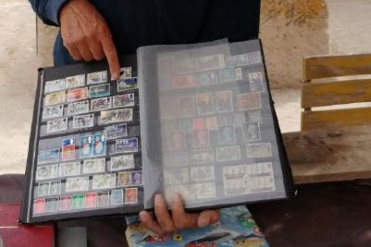 50 yılda 200 bin adet pul biriktirdi