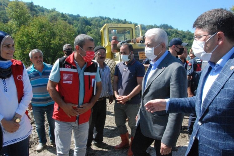 Binali Yıldırım, sel b&ouml;lgesinde &ccedil;alışmaları inceledi