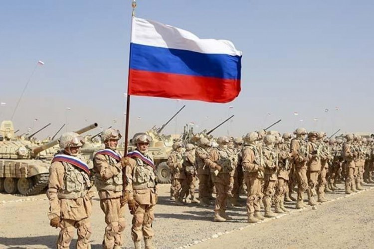 Rusya'nın en b&uuml;y&uuml;k &uuml;ss&uuml; olan Tacikistan'da askeri tatbikat!