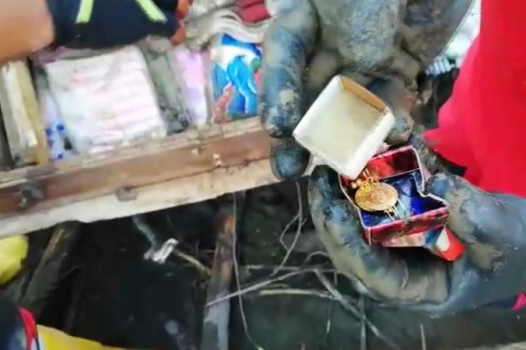 Bozkurt'ta selde &ouml;len anne ve kızın ziynet eşyaları &ccedil;amura g&ouml;m&uuml;l&uuml; halde bulundu