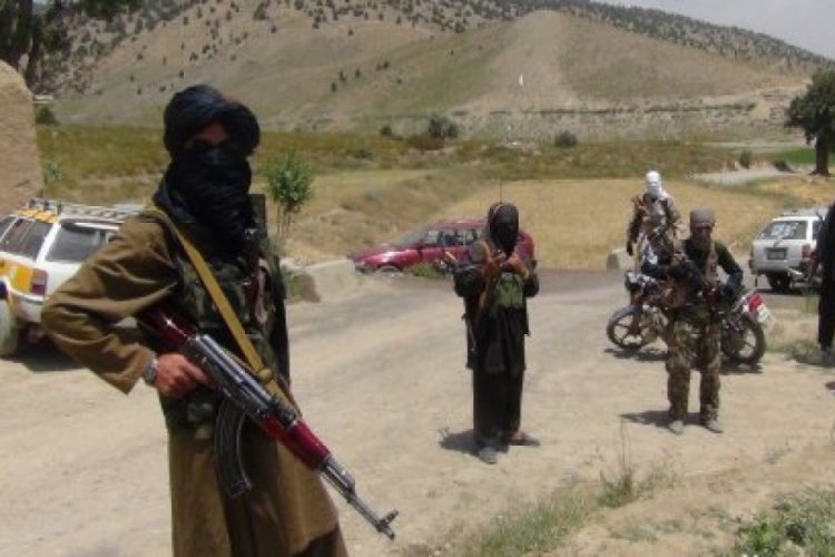 Taliban Afgan kadını &ouml;ld&uuml;rd&uuml;! G&ouml;r&uuml;nt&uuml;ler d&uuml;nyayı ayağa kaldırdı...