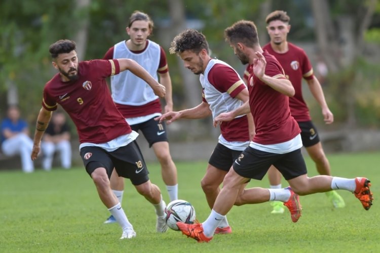 İneg&ouml;lspor yeni sezon hazırlıklarını s&uuml;rd&uuml;rd&uuml;