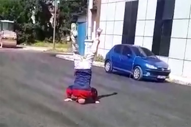 Sakarya'da taklalı asfalt kutlaması!