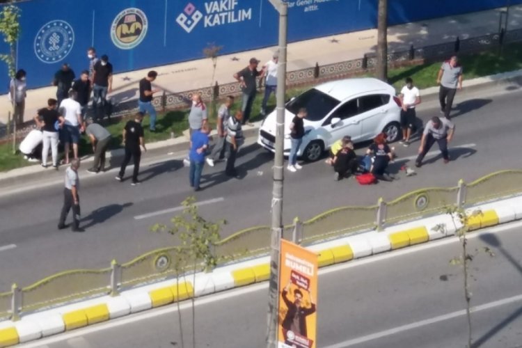 Edirne'de yaya ge&ccedil;idinde otomobilin &ccedil;arptığı 2 kişi yaralandı