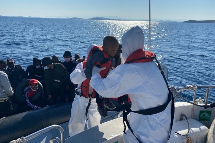 Yunanistan'ın &ouml;l&uuml;me terk ettiği g&ouml;&ccedil;menler Balıkesir'de kurtarıldı