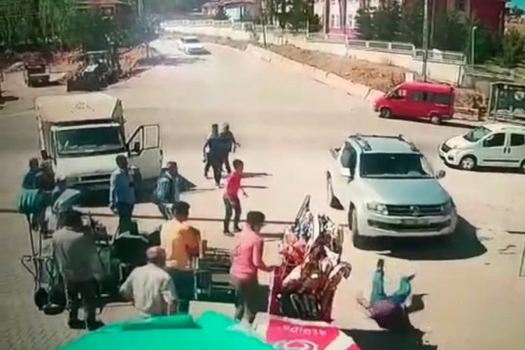Akrabayla tartışma k&ouml;t&uuml; sonlandı! Arabayla &ccedil;arparak ka&ccedil;tı