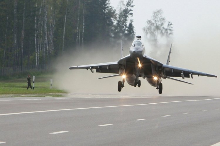 Rusya'da savaş u&ccedil;ağı d&uuml;şt&uuml;, pilot hayatını kaybetti