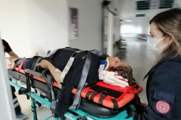Şarampole yuvarlanan ara&ccedil;ta 6 yaralı