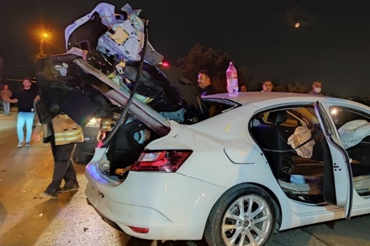Bariyerler otomobilin i&ccedil;inden ge&ccedil;ti