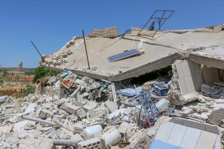 İdlib'de Esed rejiminin d&uuml;zenlediği hava saldırısı sonucu 5 kişi yaşamını yitirdi