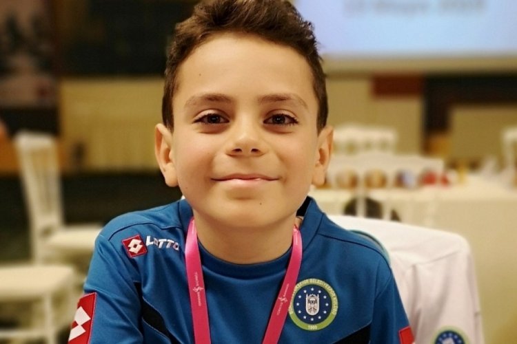 Bursa B&uuml;y&uuml;kşehir Belediyesporlu Ediz G&uuml;rel santran&ccedil;ta d&uuml;nya şampiyonu oldu