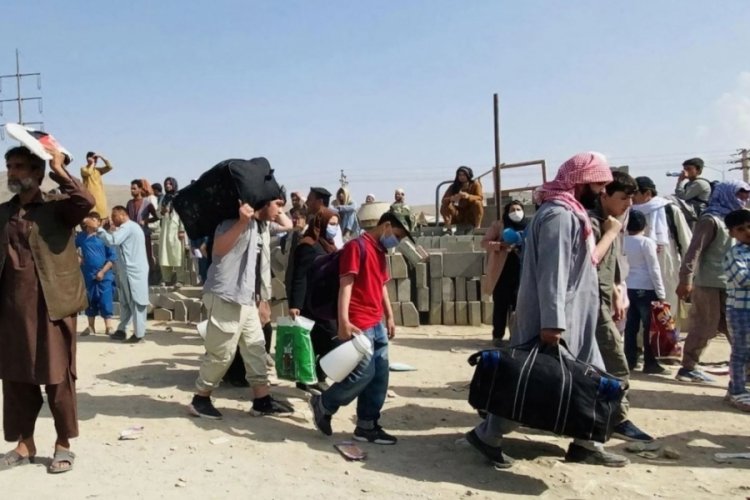 Taliban ateş a&ccedil;tı: Hayatını kaybedenler olduğu bildirildi