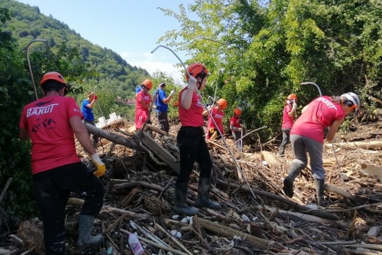 Bursa Arama Kurtarma ekibi sel b&ouml;lgesinde &ccedil;alışmalarını s&uuml;rd&uuml;r&uuml;yor